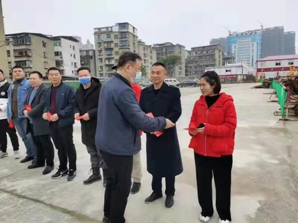 1613721044833605.jpg 南昌市政建設(shè)集團(tuán)領(lǐng)導(dǎo)春節(jié)慰問春節(jié)值班員工6004.jpg