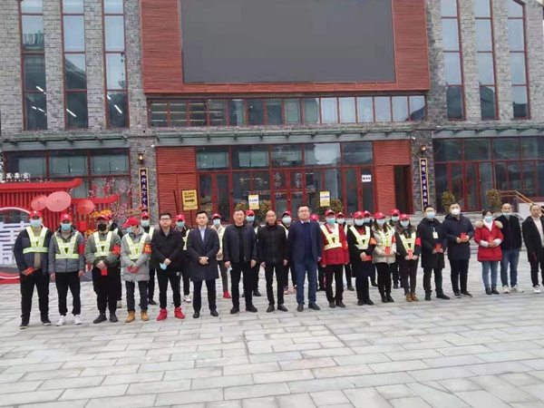 1613721052276362.jpg 南昌市政建設(shè)集團(tuán)領(lǐng)導(dǎo)春節(jié)慰問春節(jié)值班員工6003.jpg