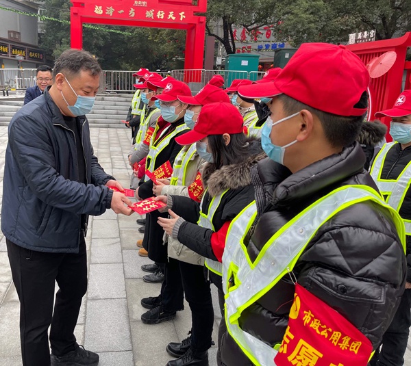 1613781747454992.jpg 南昌市政建設(shè)集團(tuán)領(lǐng)導(dǎo)春節(jié)慰問春節(jié)值班員工6002.jpg