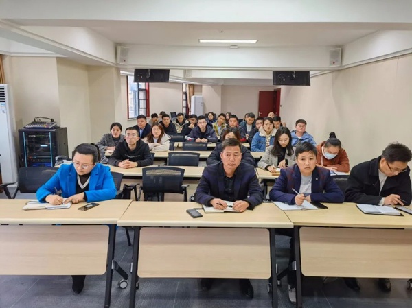 1616397482409686.jpg 南昌市政建設(shè)集團(tuán)財務(wù)部組織開展財務(wù)部辦事指南講解6003.jpg