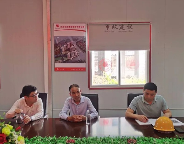 1619486104497554.jpg 南昌市政建設(shè)集團(tuán)桃南安置房項目開展高空墜落應(yīng)急救援演練6002.jpg