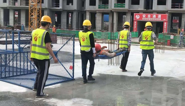 1619486128122156.jpg 南昌市政建設(shè)集團(tuán)桃南安置房項目開展高空墜落應(yīng)急救援演練6005.jpg