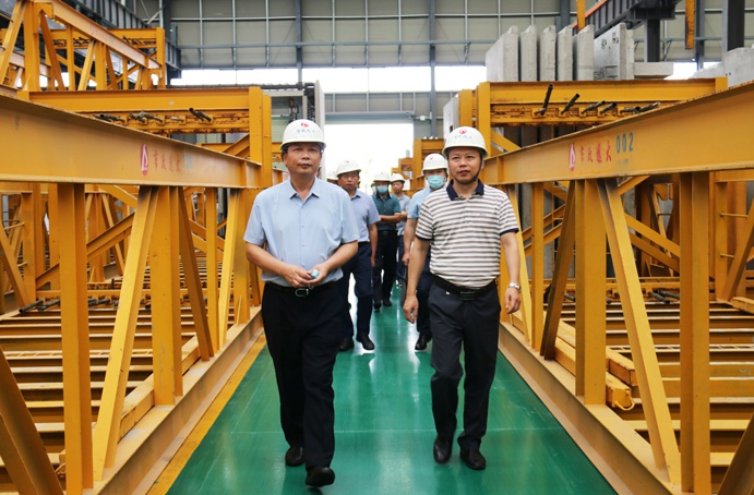 1629945366958045.jpg 南昌市人大常委會(huì)黨組成員副主任楊保根蒞臨市政遠(yuǎn)大公司調(diào)研考察6912.jpg