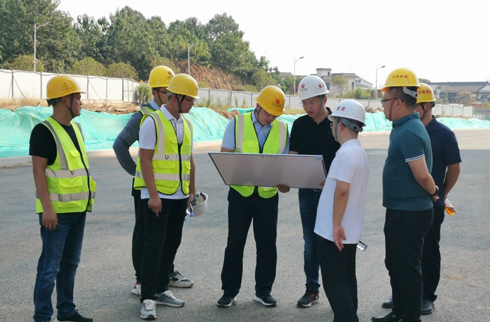 1632282236399668.jpg 南昌市政建設(shè)集團(tuán)中秋節(jié)走訪慰問(wèn)項(xiàng)目一線職工6912.jpg