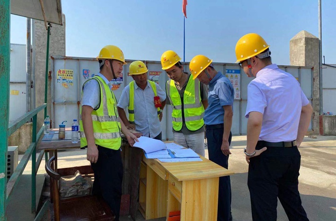 1632282241254720.jpg 南昌市政建設(shè)集團(tuán)中秋節(jié)走訪慰問(wèn)項(xiàng)目一線職工6913.jpg