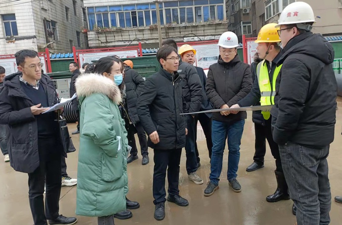 南昌市委督查室督查專(zhuān)員賴?yán)^紅蒞臨桃花安置房項(xiàng)目督導(dǎo)691.jpg