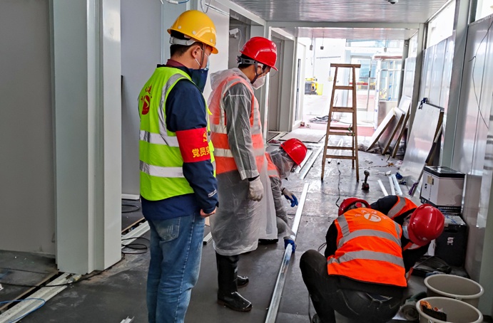 1648339114741192.jpg 南昌市政建設(shè)集團黨旗在項目一線高高飄揚6913.jpg