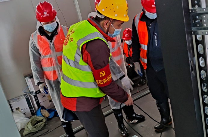 1648339121593709.jpg 南昌市政建設(shè)集團黨旗在項目一線高高飄揚6914.jpg