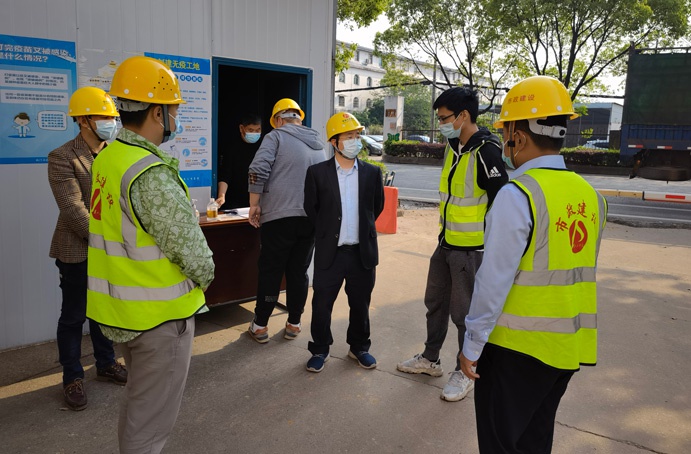 1650526456591295.jpg 肖長(zhǎng)華督查疫情防控6911.jpg