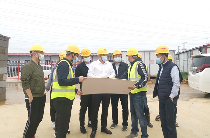 徐旭帶隊(duì)深入項(xiàng)目督導(dǎo)假期疫情防控、安全生產(chǎn)工作，看望慰問一線職工03.jpg
