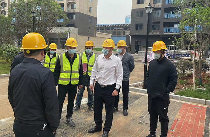 徐旭帶隊(duì)深入項(xiàng)目督導(dǎo)假期疫情防控、安全生產(chǎn)工作，看望慰問一線職工02.jpg