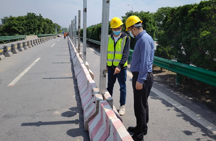 1653011179335799.jpg 王海龍深入S49項目一線督導檢查建設(shè)進度691.jpg