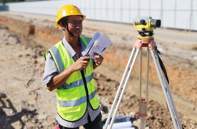 南昌市政建設(shè)者高溫酷暑忙施工趕進(jìn)度 南昌市政建設(shè)者高溫酷暑忙施工趕進(jìn)度