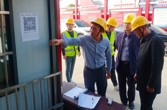 張世東深入市政公用城項(xiàng)目、秦坊安置房項(xiàng)目、南昌高鐵東站新區(qū)項(xiàng)目督查質(zhì)量、安全、揚(yáng)塵治理工作