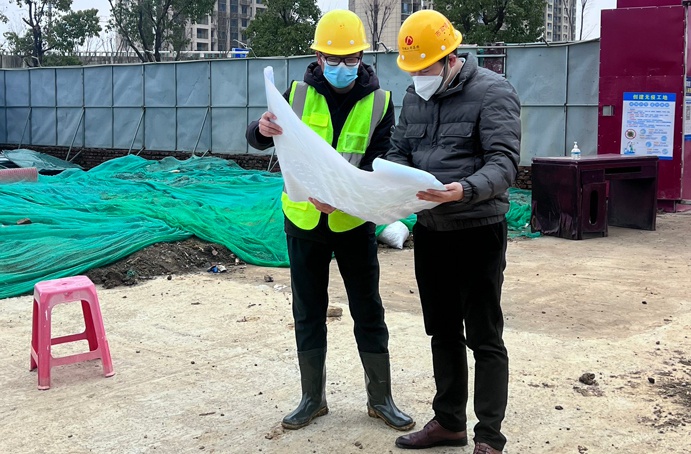 南昌市政建設(shè)集團(tuán)領(lǐng)導(dǎo)班子深入項(xiàng)目一線開(kāi)展節(jié)前督導(dǎo)慰問(wèn)
