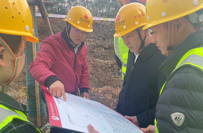 張世東前往青云譜區(qū)舊改安置房周邊道路排水工程項(xiàng)目督導(dǎo)檢查復(fù)工復(fù)產(chǎn) 張世東前往青云譜區(qū)舊改安置房周邊道路排水工程項(xiàng)目督導(dǎo)檢查復(fù)工復(fù)產(chǎn)