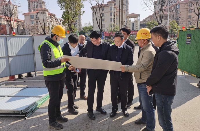 青山湖區(qū)委副書(shū)記、區(qū)長(zhǎng)楊育星深入利民路項(xiàng)目調(diào)研