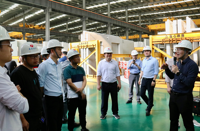 省委黨校第8期中青2班一行50余人來(lái)到市政遠(yuǎn)大實(shí)地調(diào)研裝配式建筑 省委黨校第8期中青2班一行50余人來(lái)到市政遠(yuǎn)大實(shí)地調(diào)研裝配式建筑