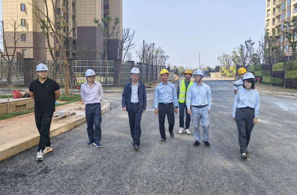 鄭學(xué)平到秦坊安置房項(xiàng)目、杭州路項(xiàng)目調(diào)研