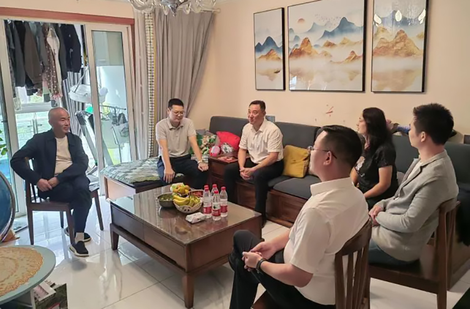 常吹廉潔風 當好廉內助 公司持續(xù)開展廉政家訪 常吹廉潔風 當好廉內助 公司持續(xù)開展廉政家訪