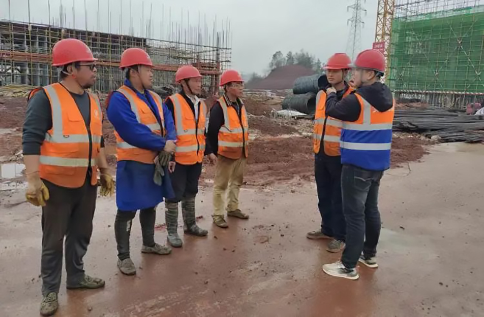 南昌市政建設集團安全帽規(guī)范佩戴集中整治 南昌市政建設集團安全帽規(guī)范佩戴集中整治