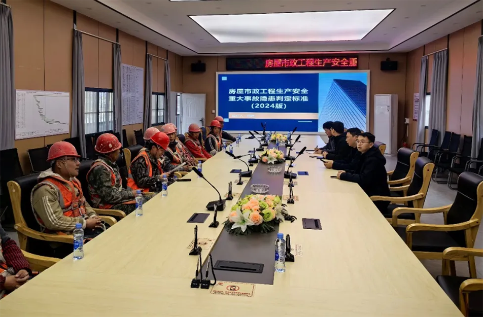 高處作業(yè)安全培訓(xùn)｜腳手架搭設(shè)、防墜落措施與事故警示教育