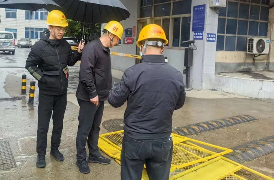 徐旭調(diào)研南昌縣小藍(lán)大道、青云譜污水接駁工程｜施工進(jìn)度與安全文明管理