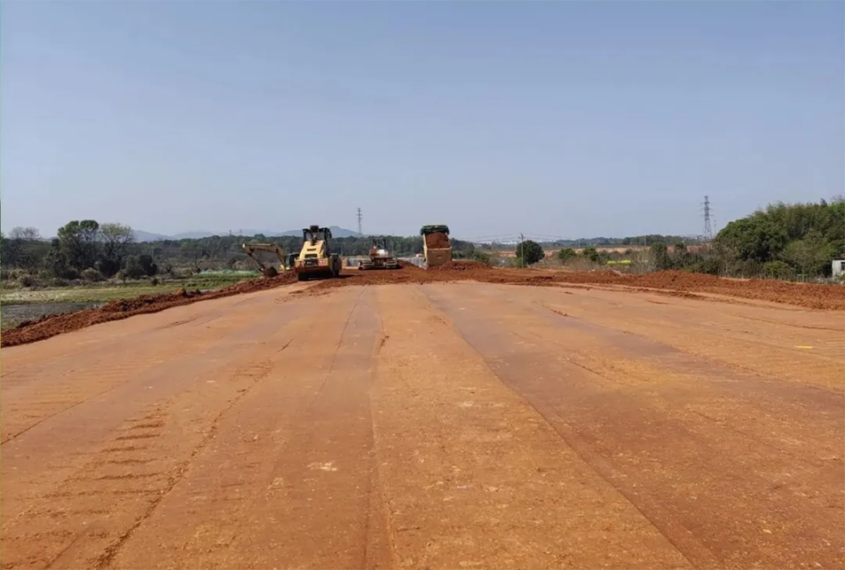云翔大道項(xiàng)目路基全線貫通 | 飽和式施工加速推進(jìn)，助力區(qū)域交通升級(jí)